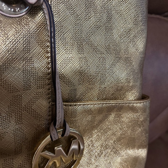 2 piece Michael Kors tote & MK business cardholder - Picture 3 of 16